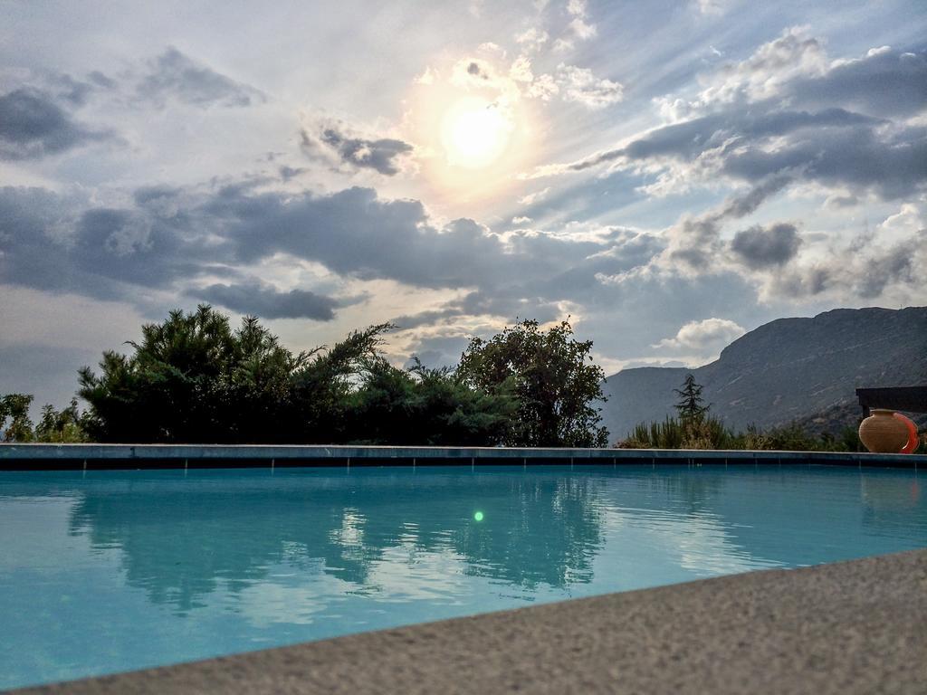 Elafivolia Arachova Suites Esterno foto